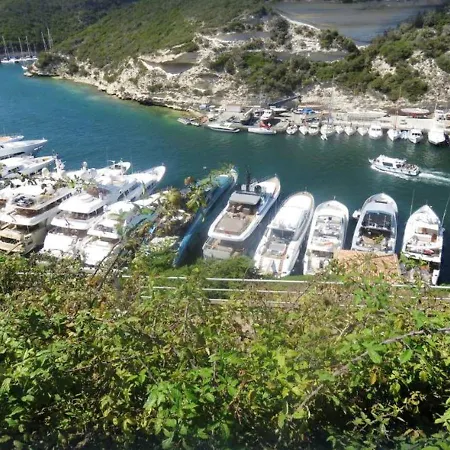 Maison Conviviale à Avec Piscine Partagée 70 M² 8 Personnes * Lecci