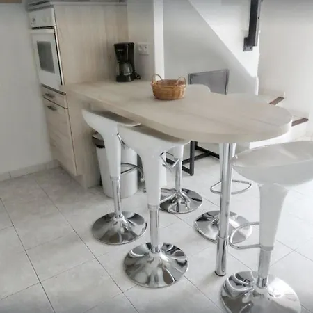 Maison Conviviale à Avec Piscine Partagée 70 M² 8 Personnes *