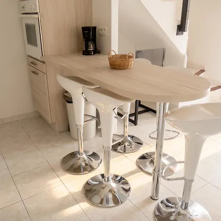 Maison Conviviale A Avec Piscine Partagee 70 M² 8 Personnes Holiday home *